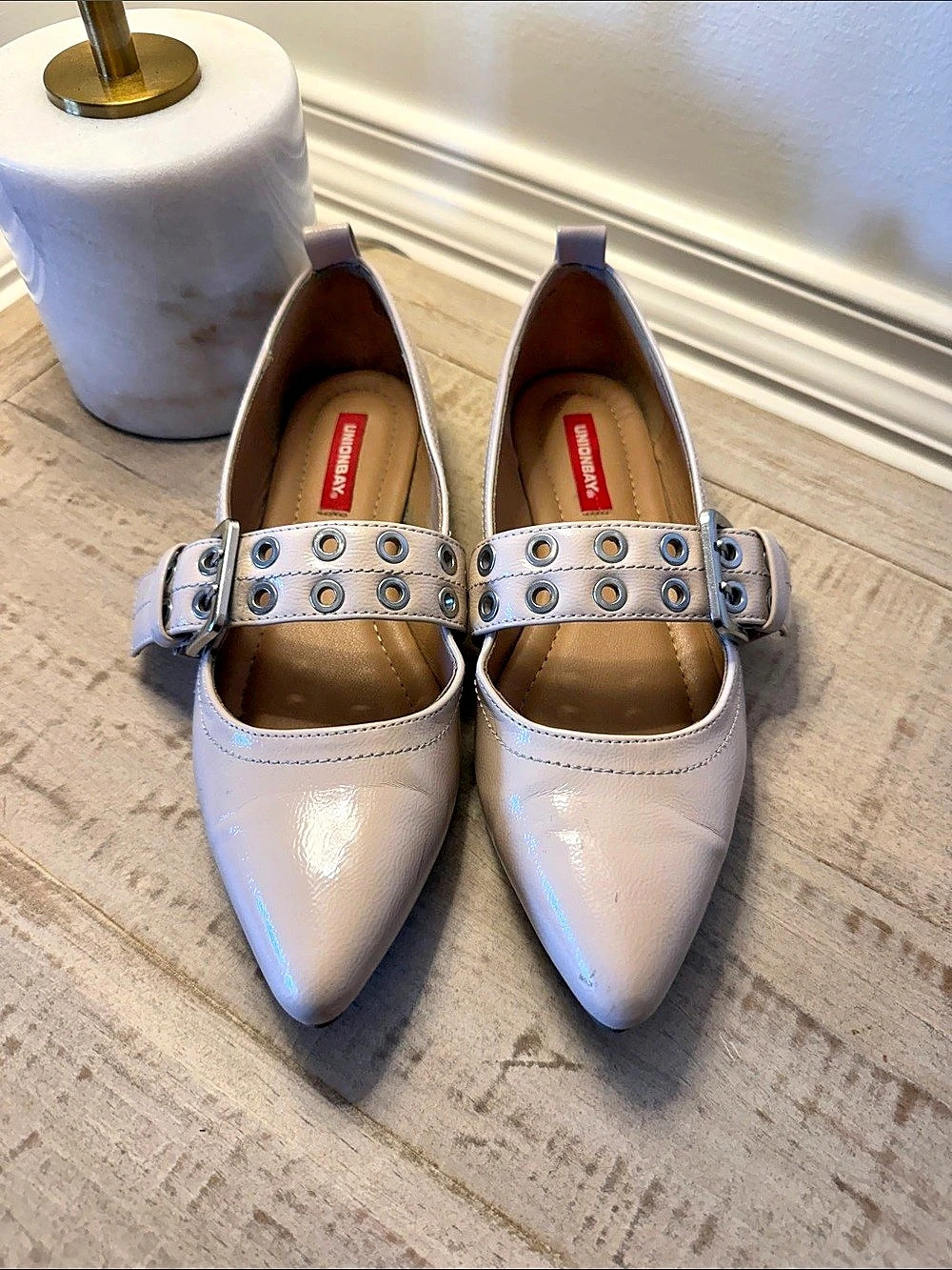 White Pointed-Toe Heels Like New